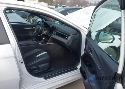 2025 Toyota Camry Se z USA, uszkodzony, nr VIN 4T1DAACK2SU527868